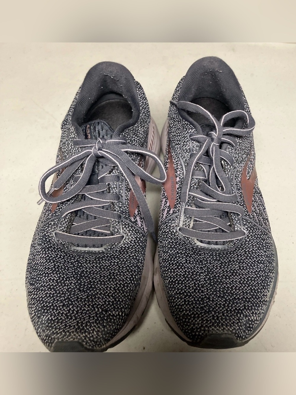 Brooks Adrenaline 21 Women's Size 7.5 (Medium) Running Shoes Gray Lavender